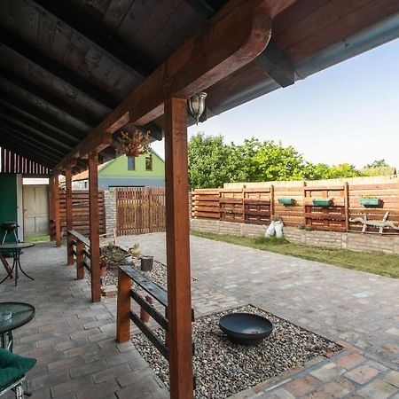 Appartement Seosko Domacinstvo Pustolov à Stari Banovci Extérieur photo